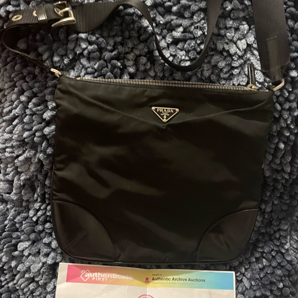 Prada shoulder tote. Never used. Authenticity certificate.